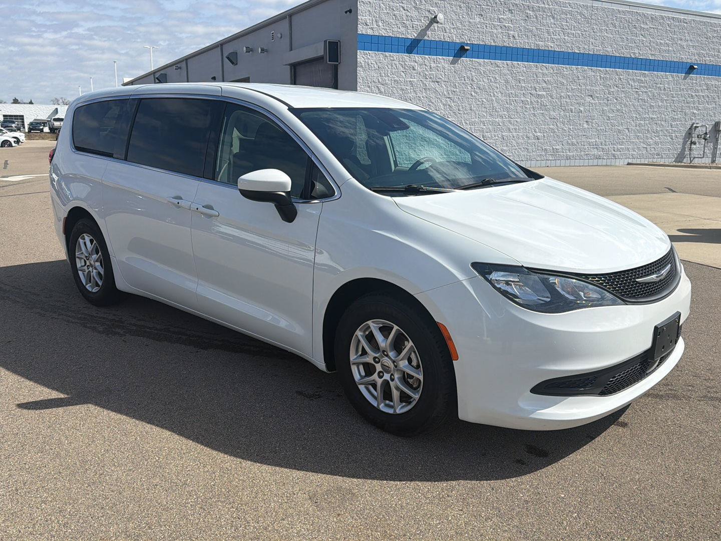 Used 2023 Chrysler Voyager LX FWD image 7