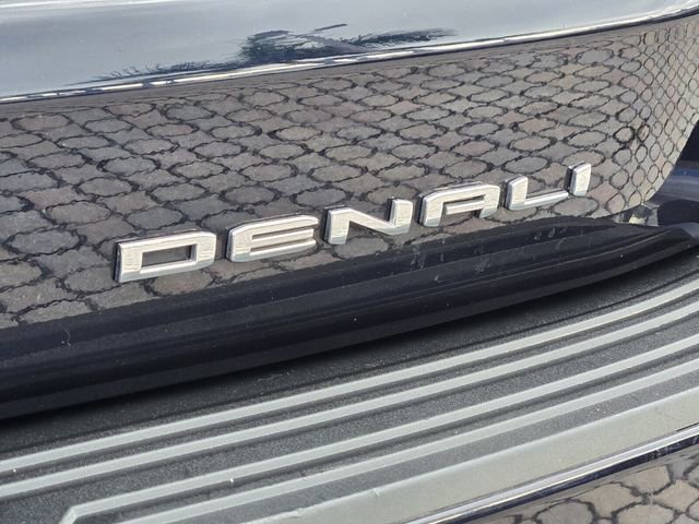 Certified 2023 GMC Yukon Denali image 9