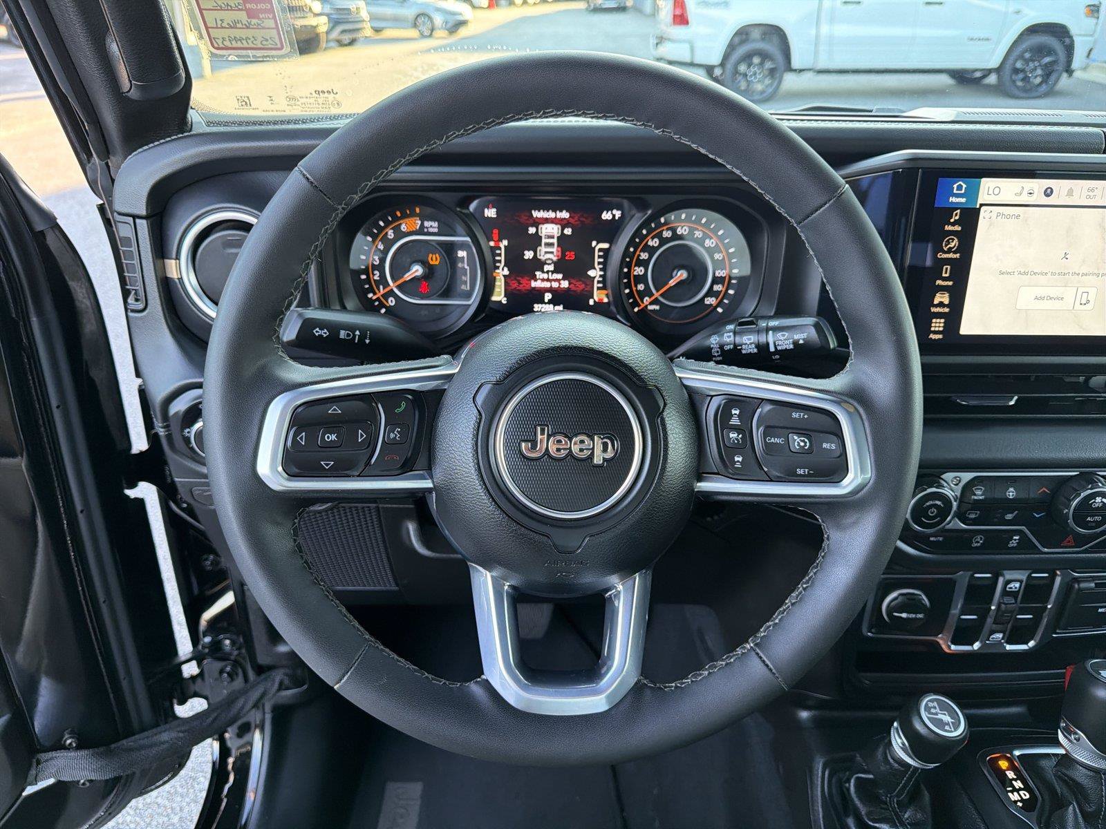 Used 2025 Jeep Wrangler Unlimited Sahara AWD/4WD image 22