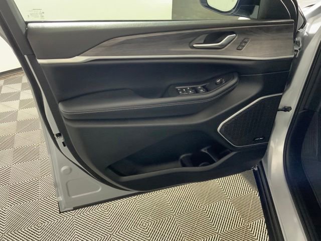 Used 2024 Jeep Grand Cherokee Limited 4xe w/ Luxury Tech Group II image 31