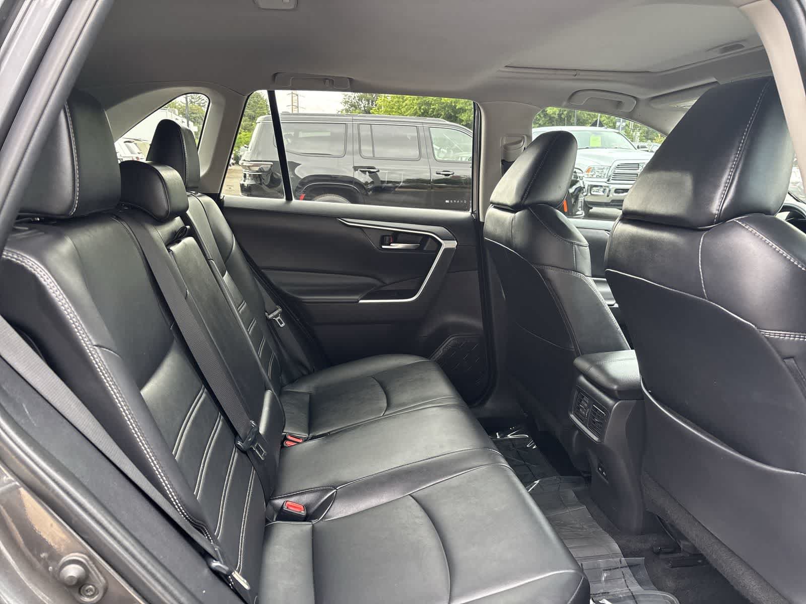 Used 2022 Toyota RAV4 XLE Premium FWD image 6