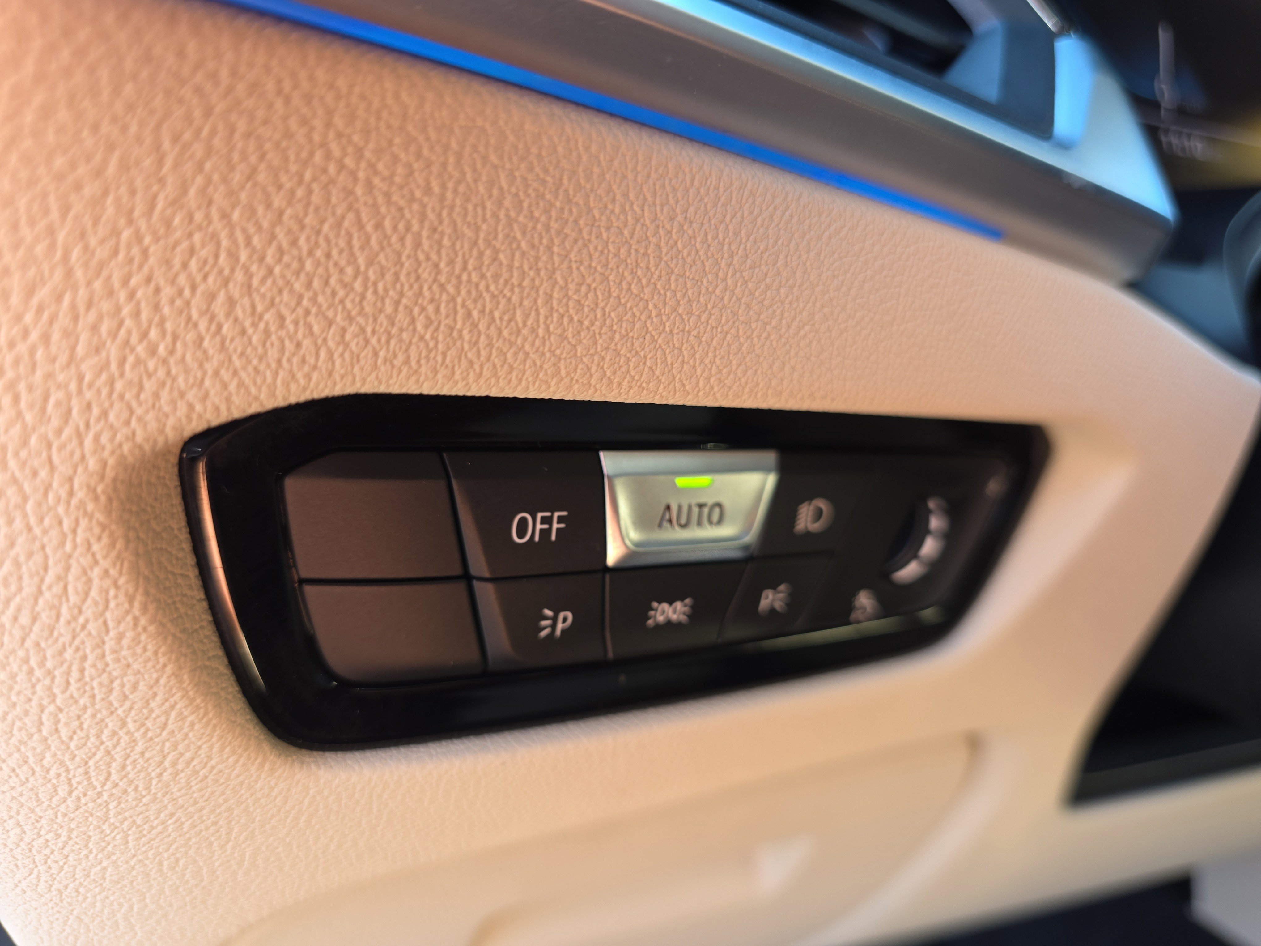 Used 2021 BMW 330e w/ Convenience Package image 31