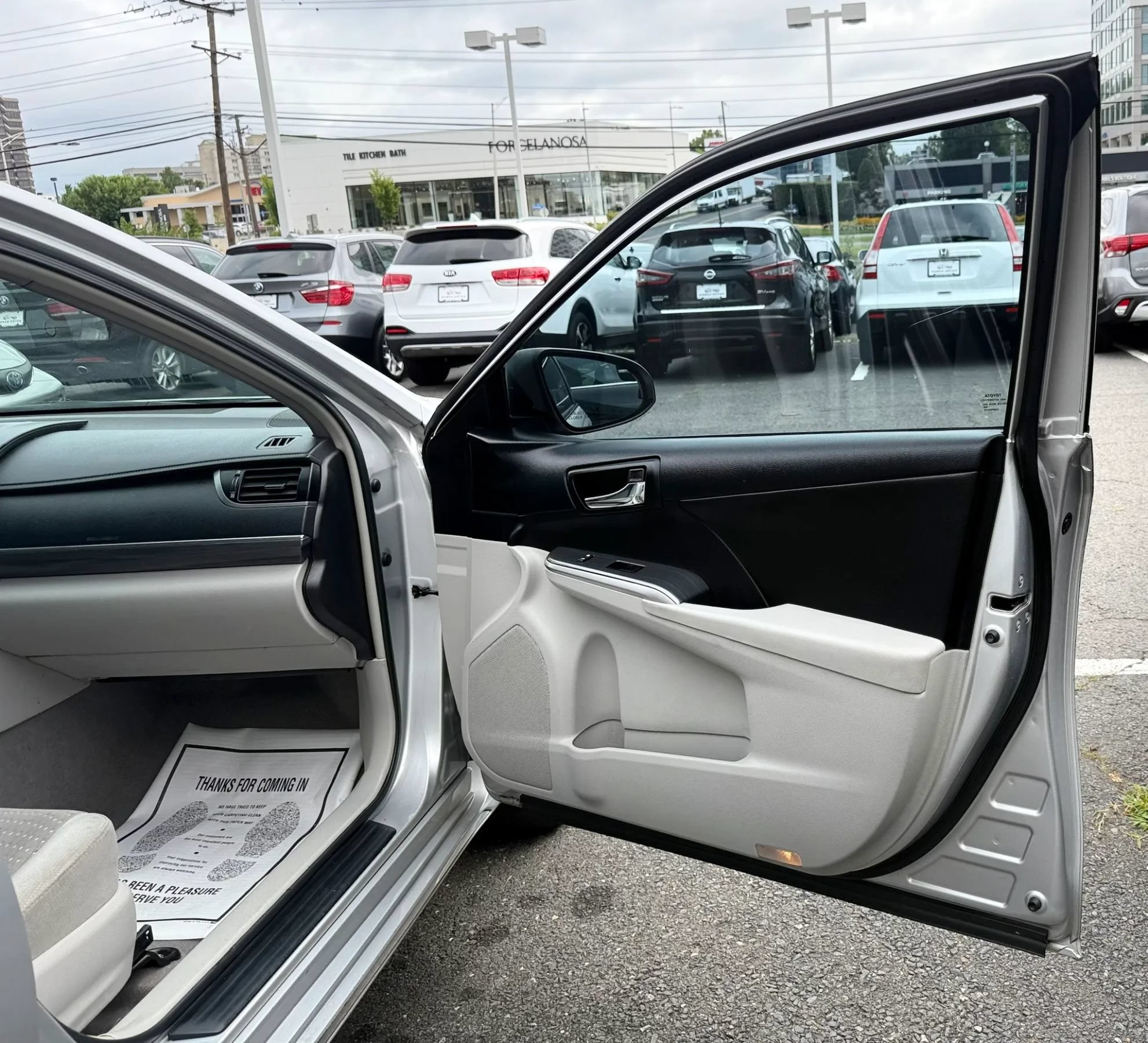 Used 2014 Toyota Camry LE FWD image 31