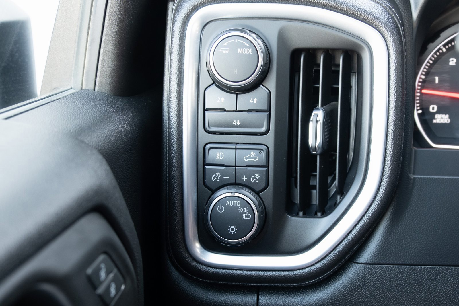 Used 2020 Chevrolet Silverado 3500 LT w/ Convenience Package image 9