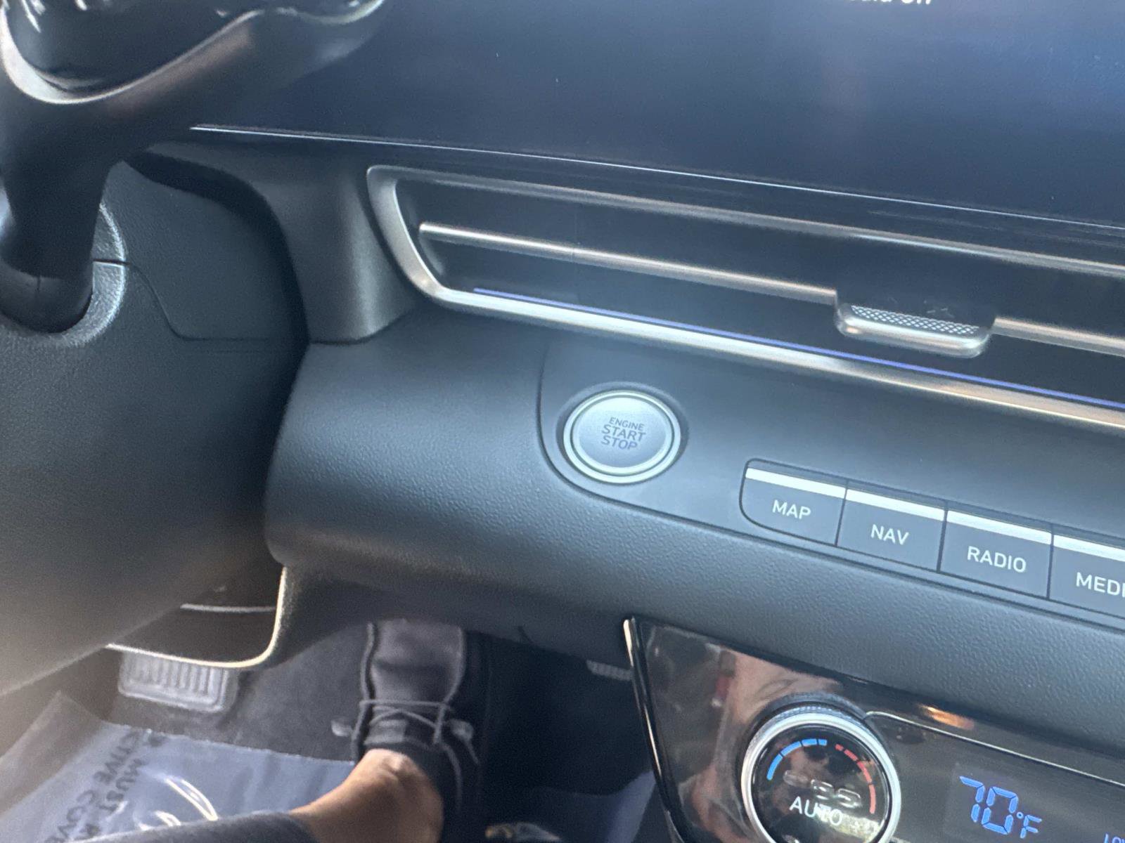 Used 2024 Hyundai Elantra Limited image 25