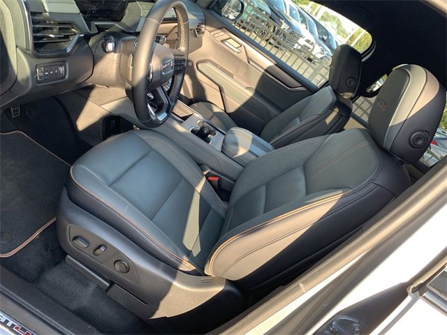 Used 2024 GMC Acadia AT4 w/ Luxury Package image 18