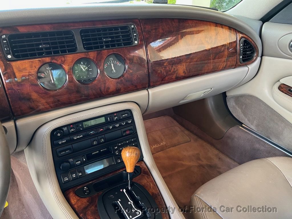 Used 1999 Jaguar XK8 Convertible image 36