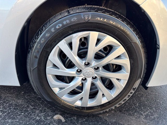 Used 2017 Toyota Corolla LE w/ Carpet Mat Package (TMS) FWD image 30