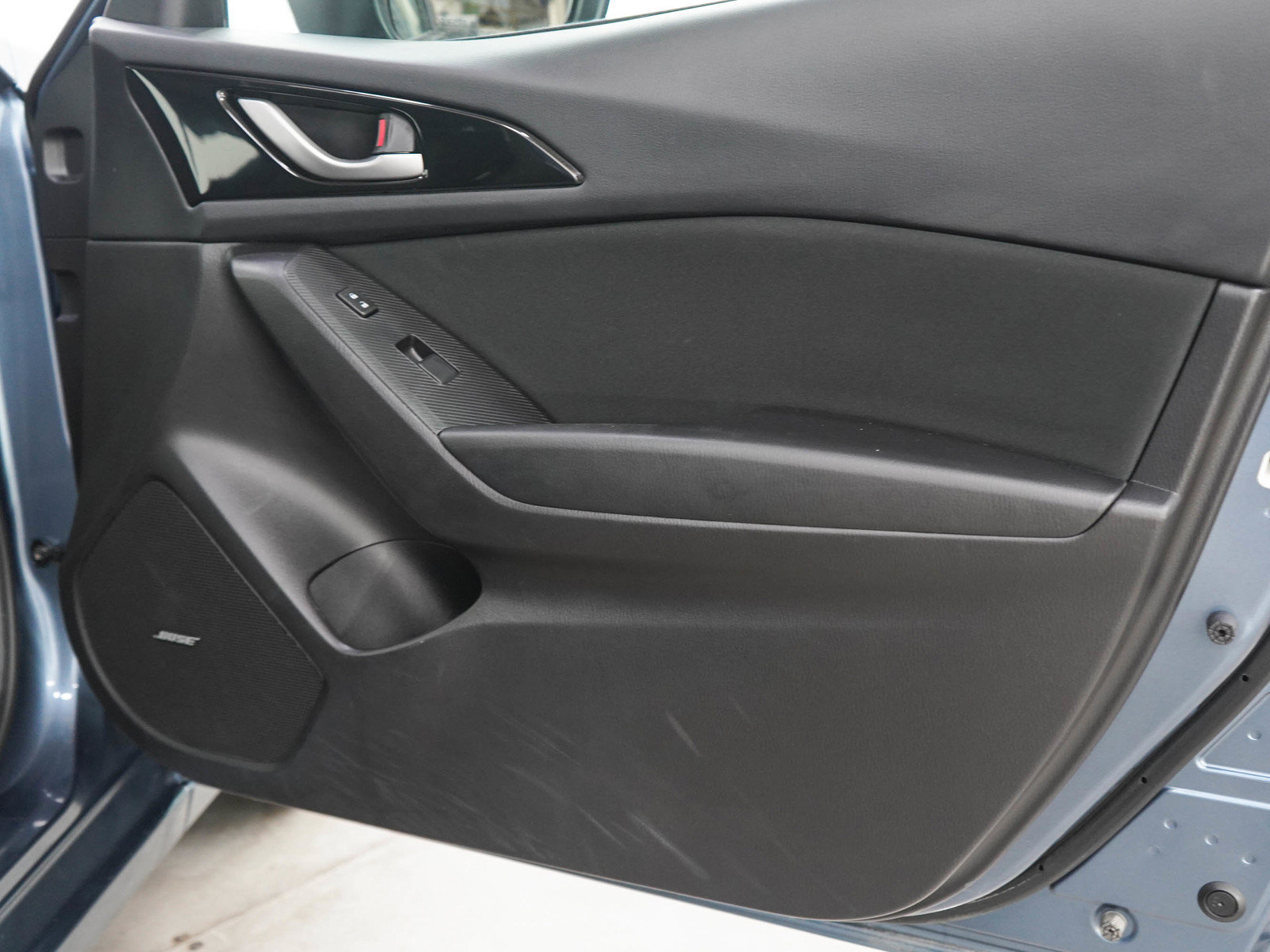 Used 2016 MAZDA MAZDA3 i Touring w/ Popular Equipment Package FWD image 9