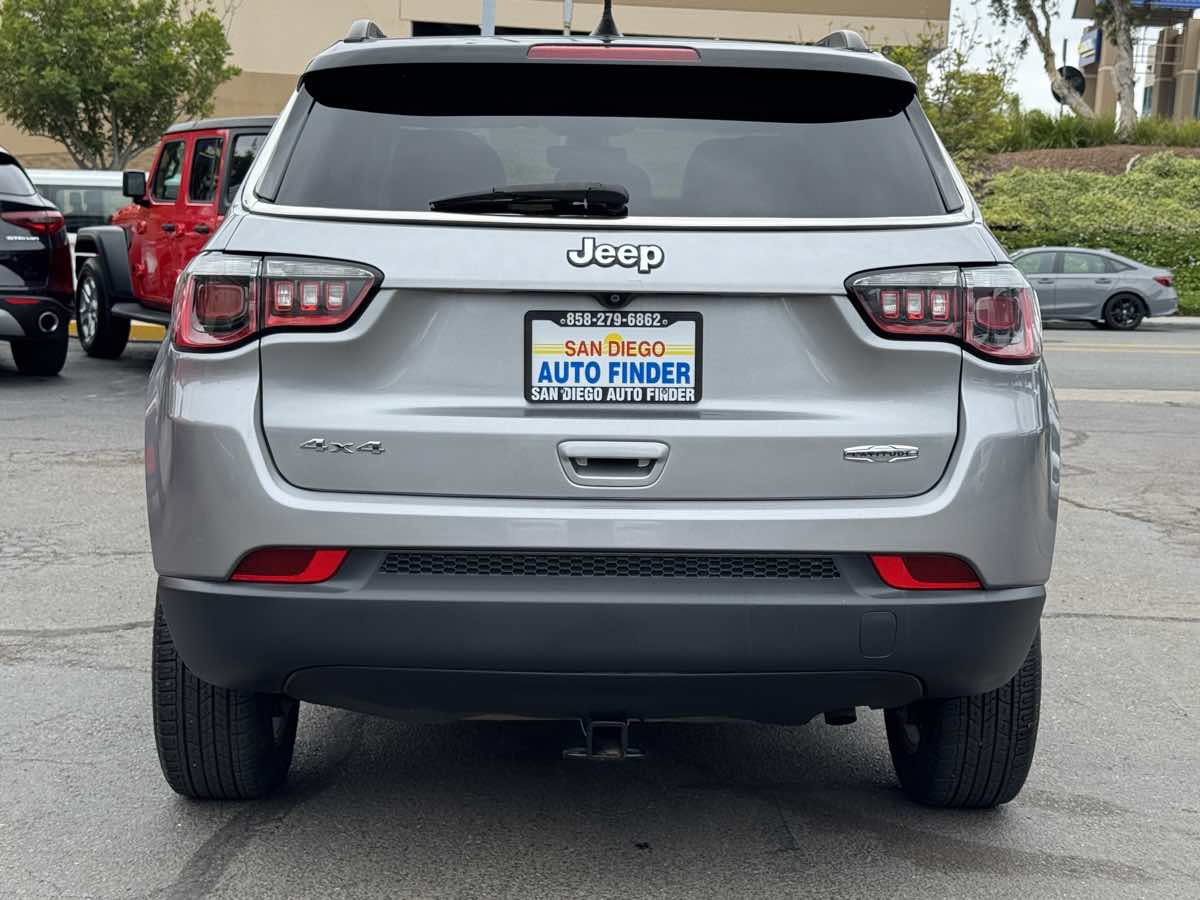 Used 2018 Jeep Compass Latitude w/ Popular Equipment Group AWD/4WD image 11