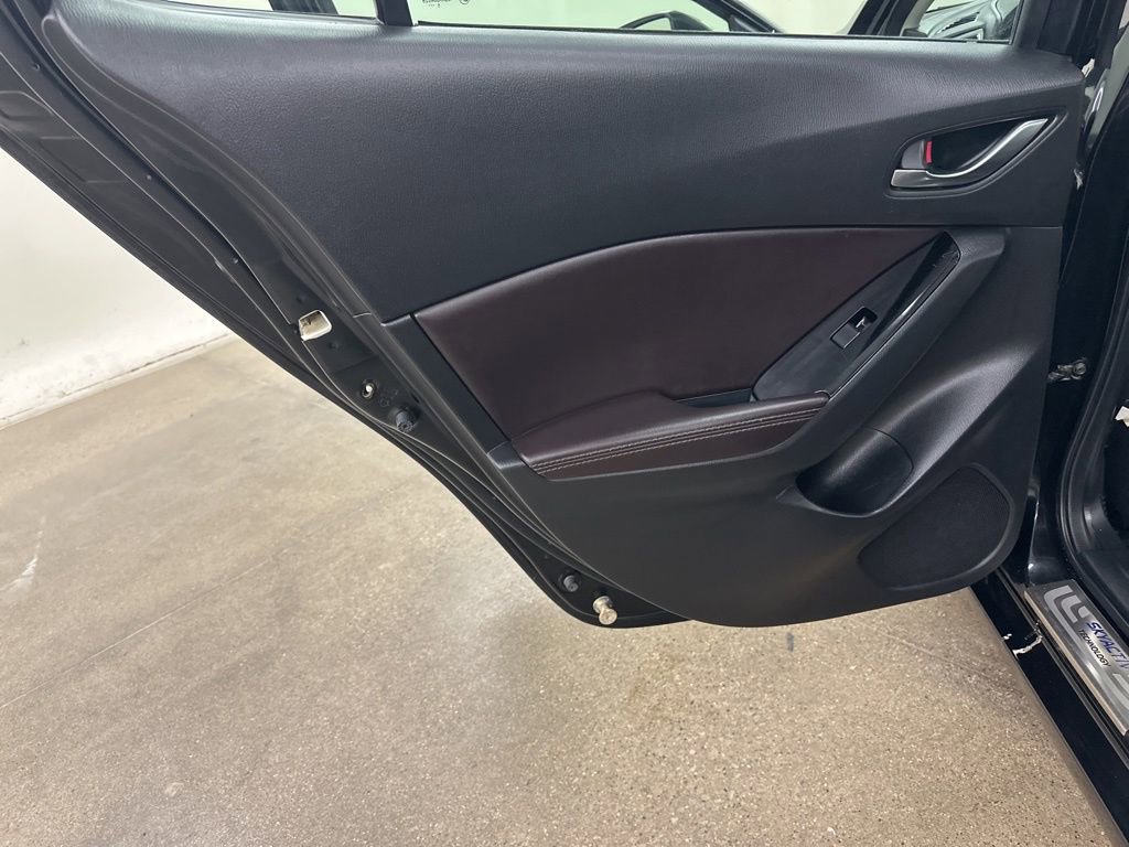 Used 2017 MAZDA MAZDA3 Touring image 28