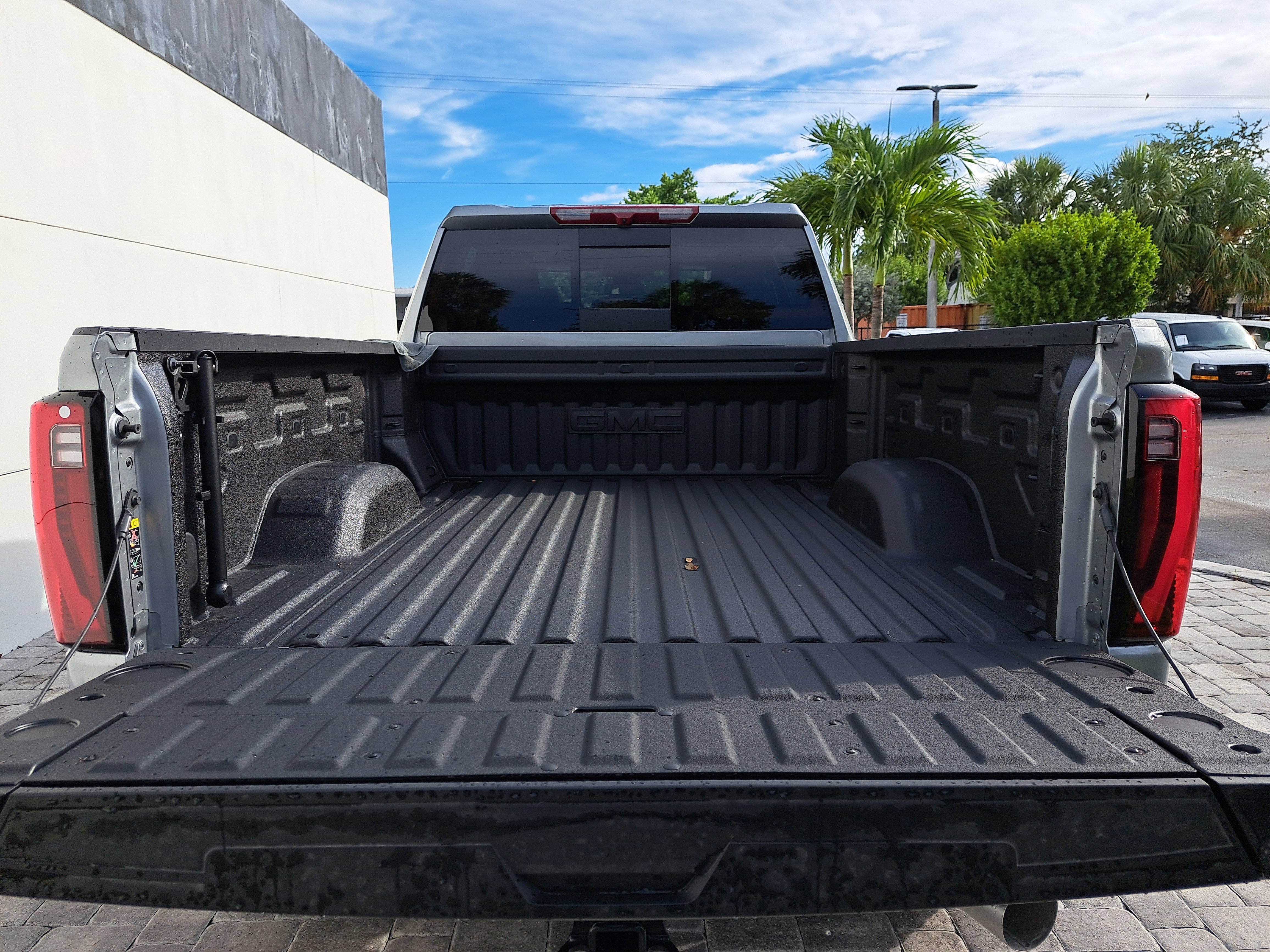 New 2025 GMC Sierra 2500 SLT w/ SLT Premium Package image 9