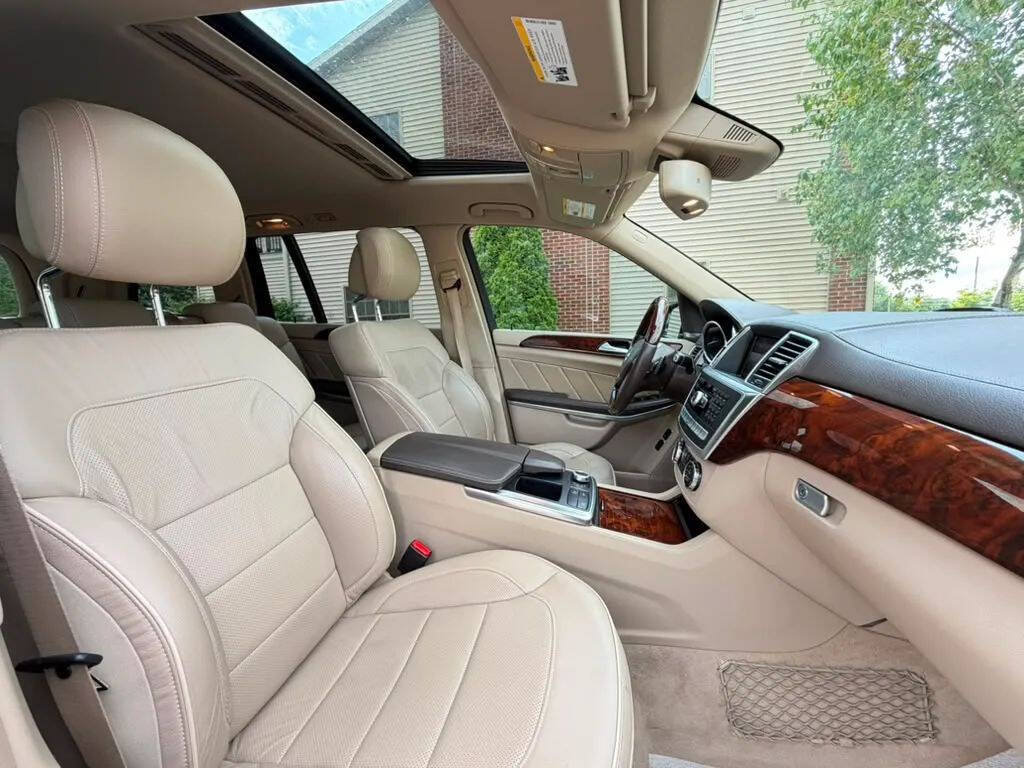 Used 2013 Mercedes-Benz GL 550 4MATIC image 12