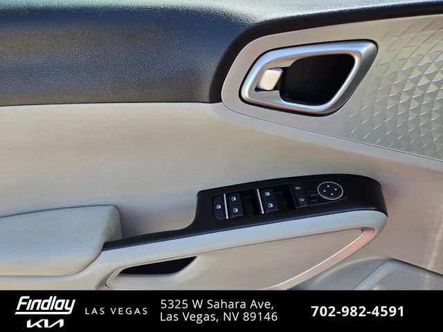 Used 2023 Kia Soul LX w/ LX Technology Package FWD image 21