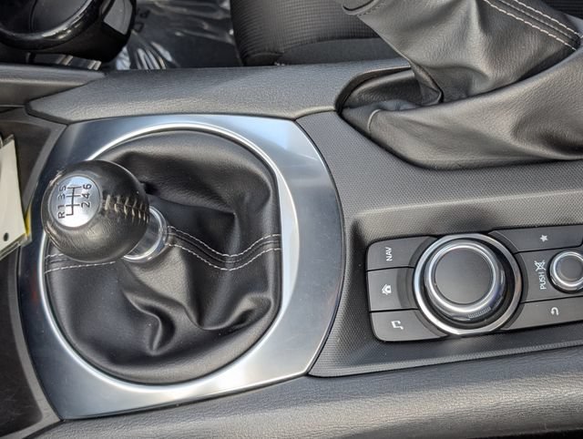 Used 2021 MAZDA MX-5 Miata Club RWD image 20