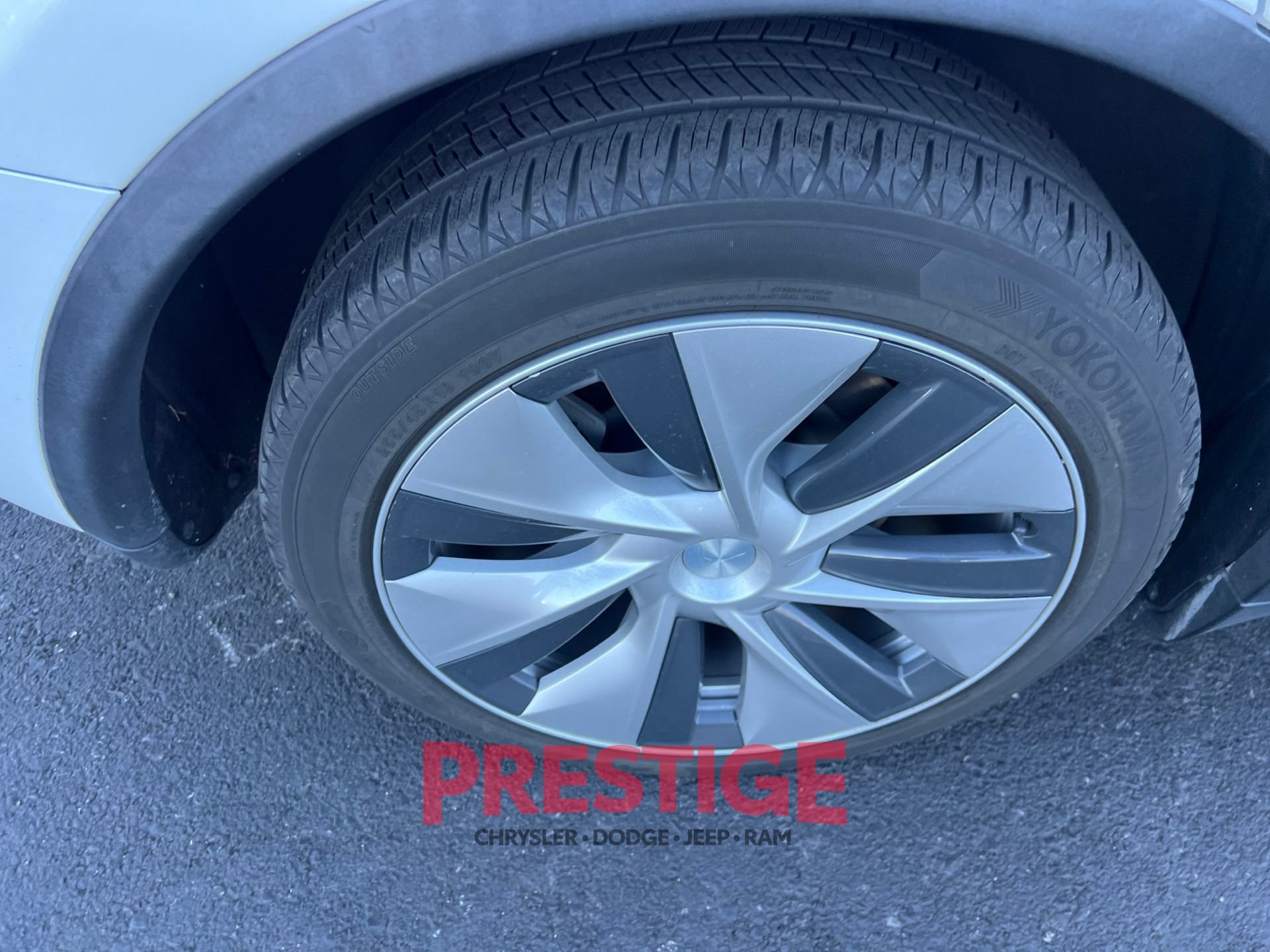 Used 2021 Tesla Model Y Long Range AWD/4WD image 14