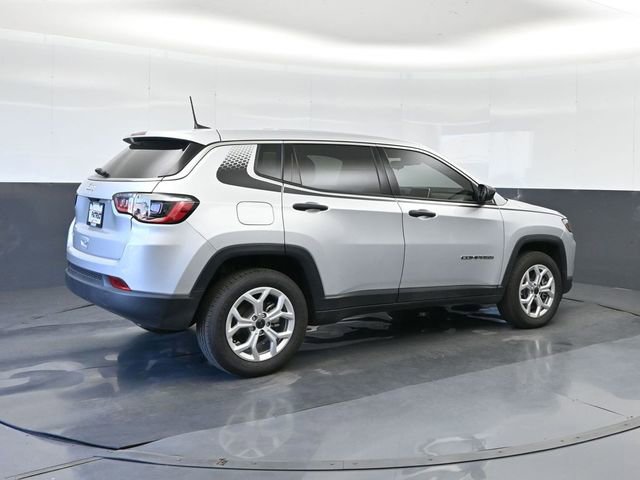 Used 2025 Jeep Compass Sport w/ Mopar Graphics Package AWD/4WD image 4