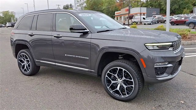 Used 2024 Jeep Grand Cherokee Summit image 2