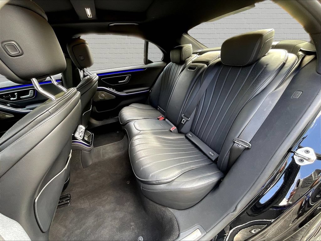 Used 2022 Mercedes-Benz S 500 4MATIC w/ AMG Line Package image 18