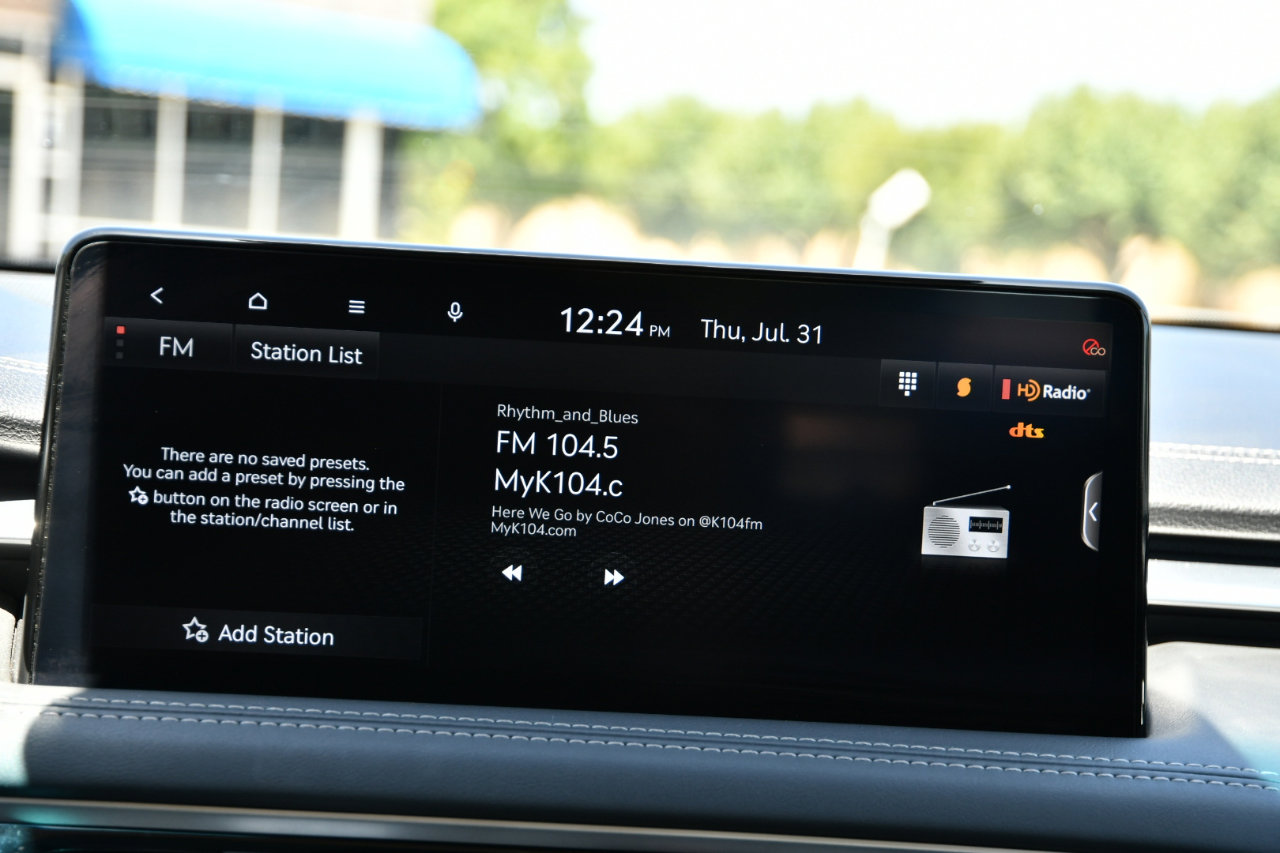 Used 2025 Genesis G70 2.5T image 13