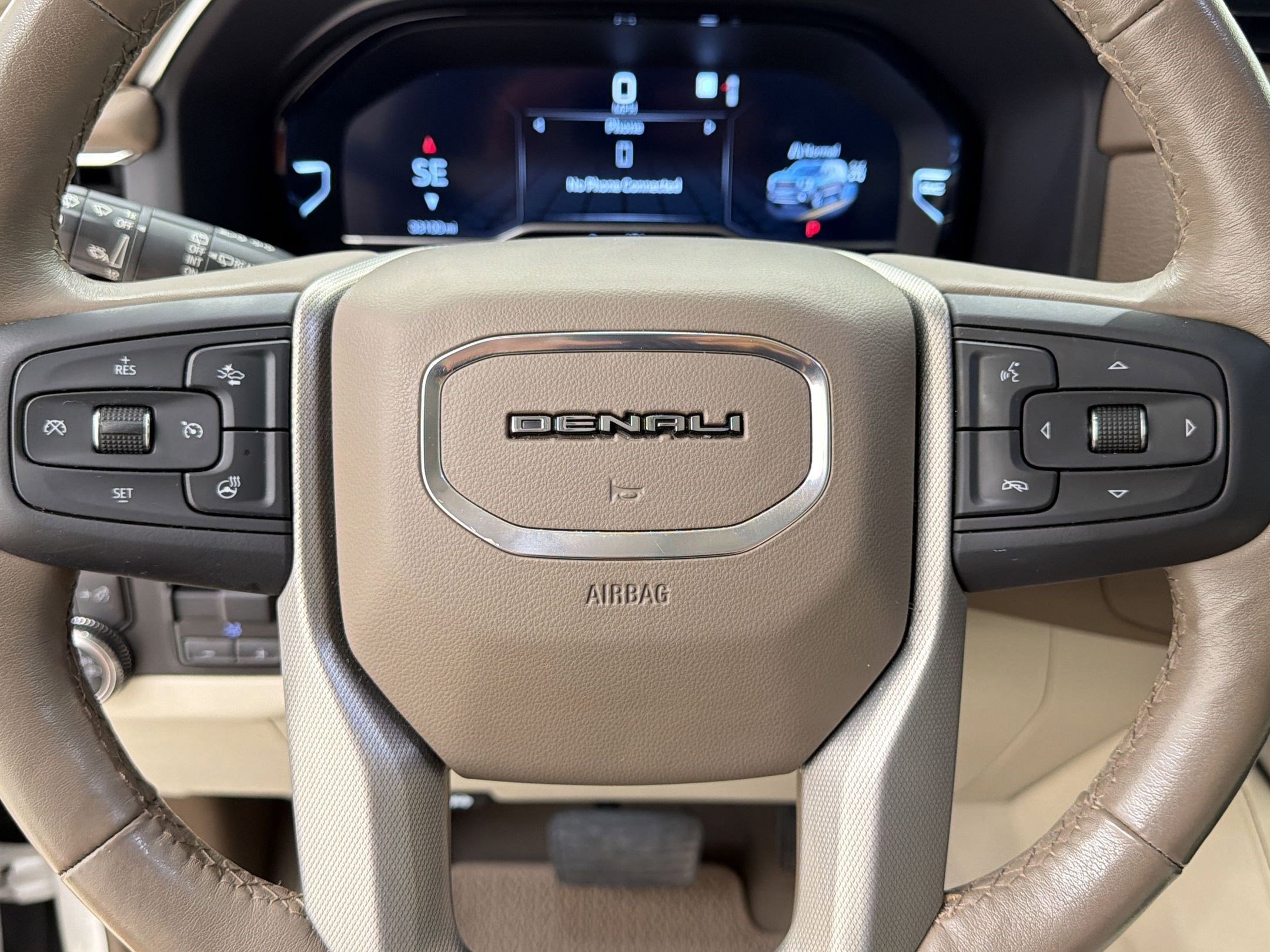 Used 2022 GMC Yukon Denali w/ Denali Premium Package AWD/4WD image 16