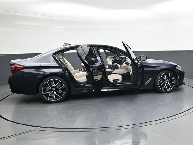 Used 2023 BMW M550i xDrive w/ Dynamic Handling Package image 33