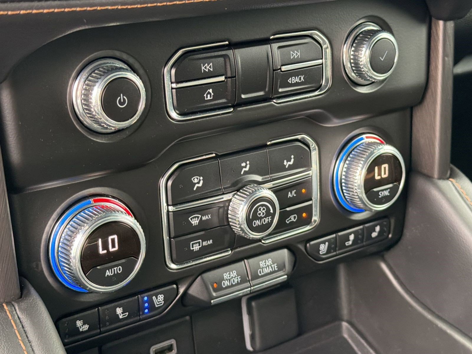 Certified 2023 GMC Yukon AT4 w/ AT4 Premium Plus Package image 19