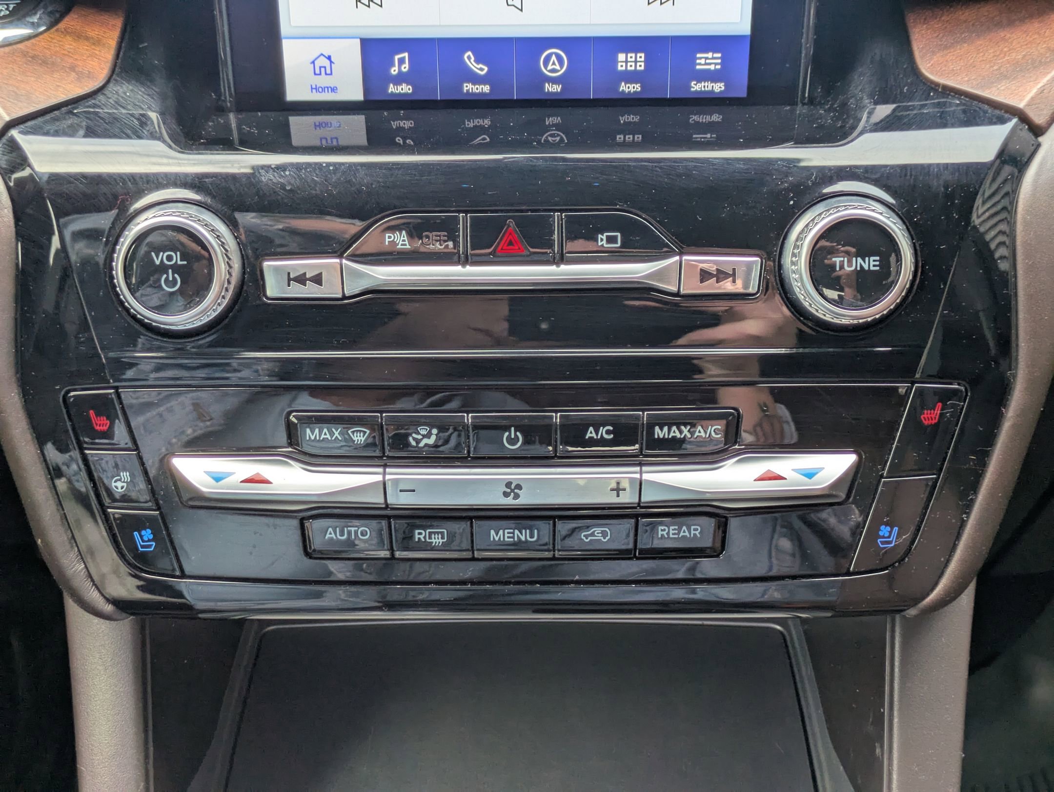 Used 2022 Ford Explorer King Ranch w/ Premium Technology Package image 19