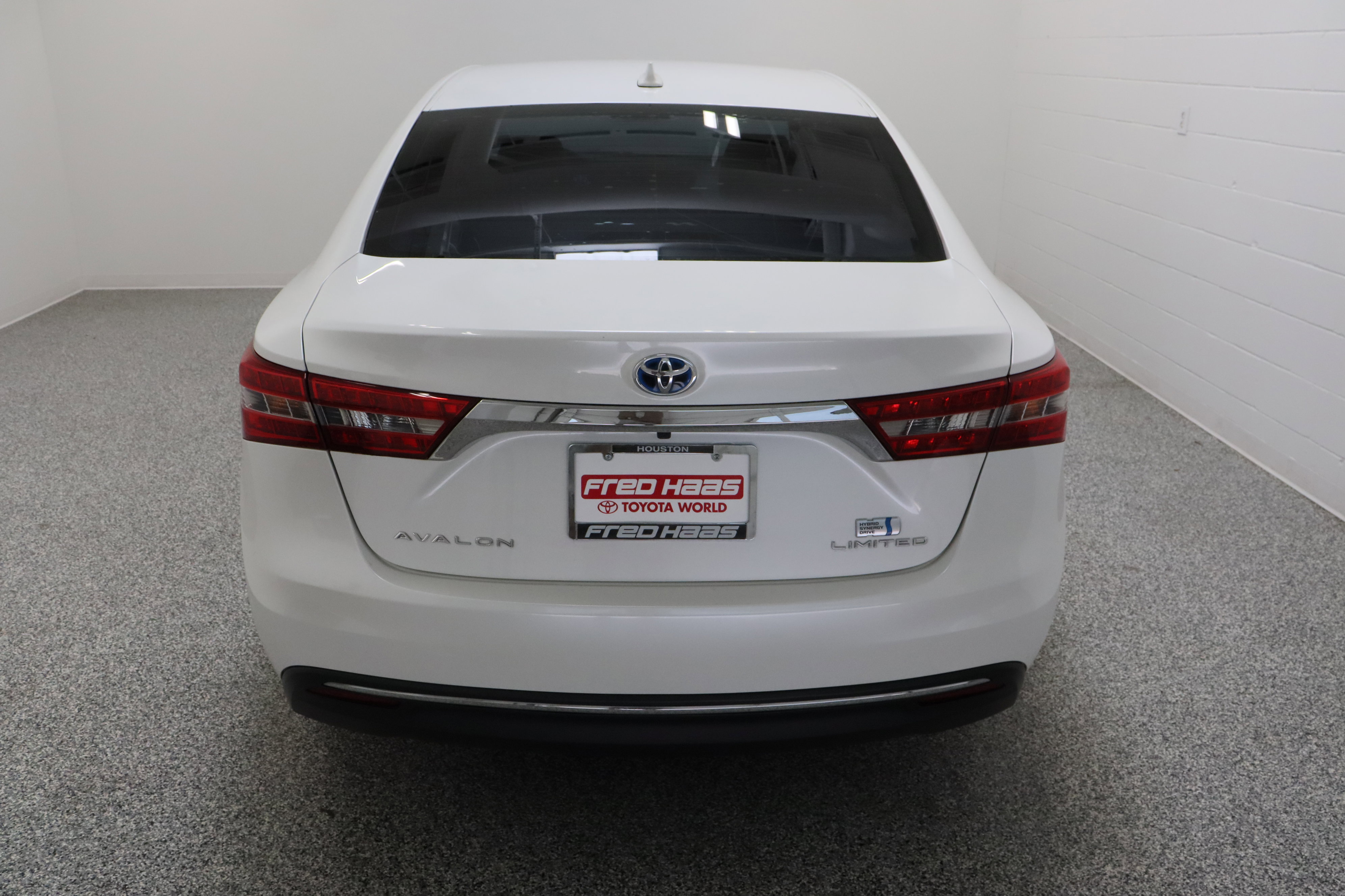 Used 2018 Toyota Avalon Limited FWD image 8