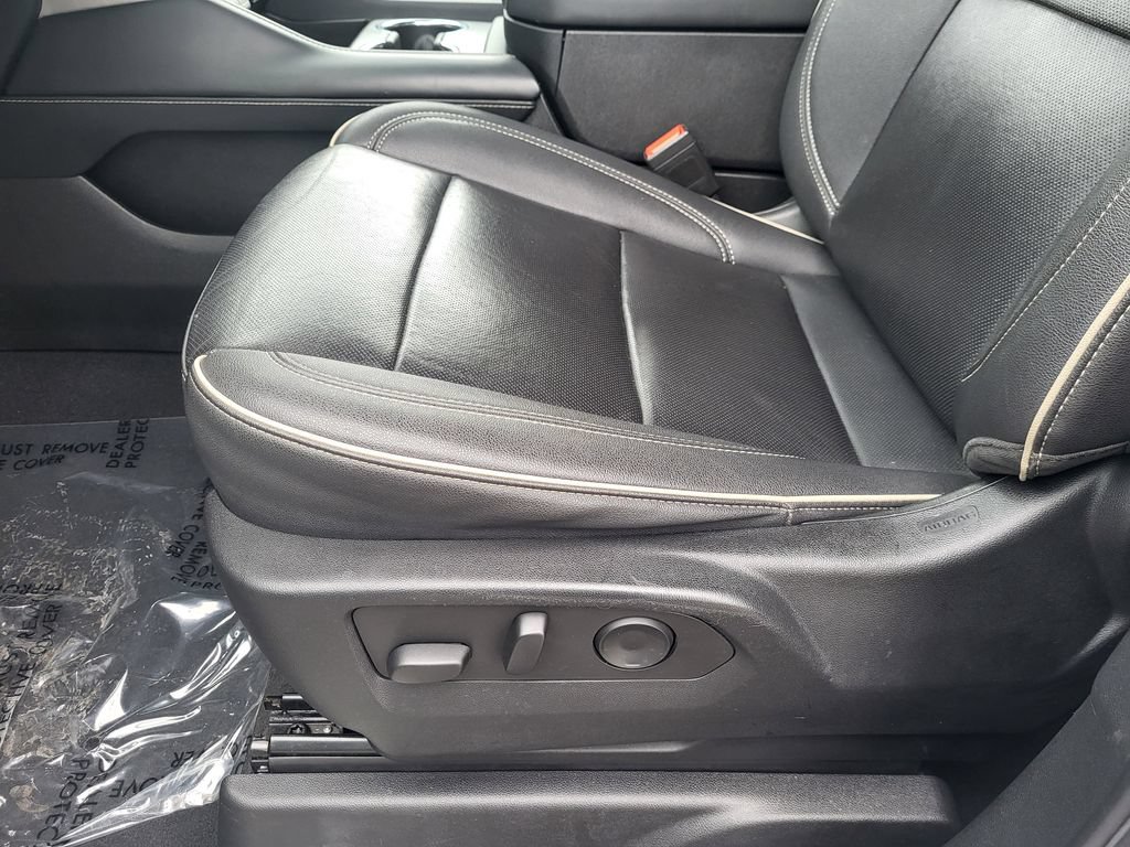 Used 2023 Chevrolet Suburban Premier AWD/4WD image 13