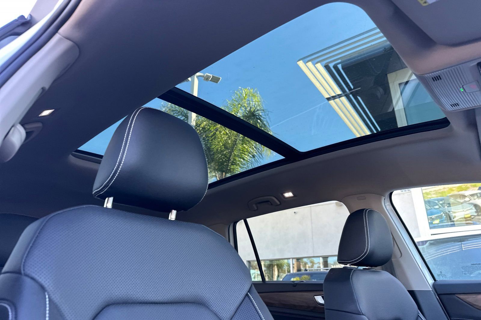 New 2026 Volkswagen Atlas SE image 17