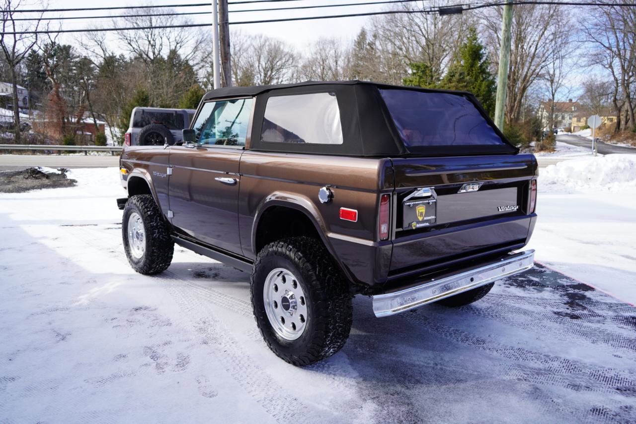 Used 2025 Ford Bronco Badlands image 10