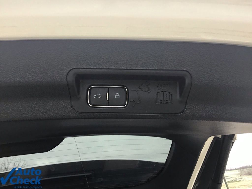 Used 2021 Ford Explorer XLT image 7