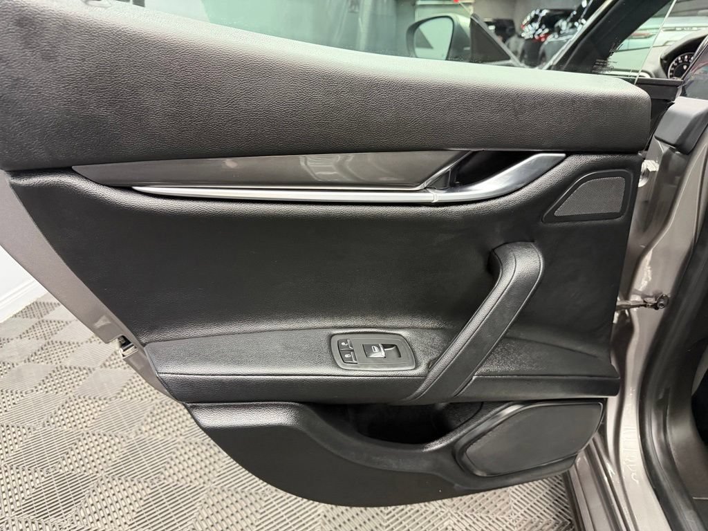 Used 2021 Maserati Ghibli RWD image 41