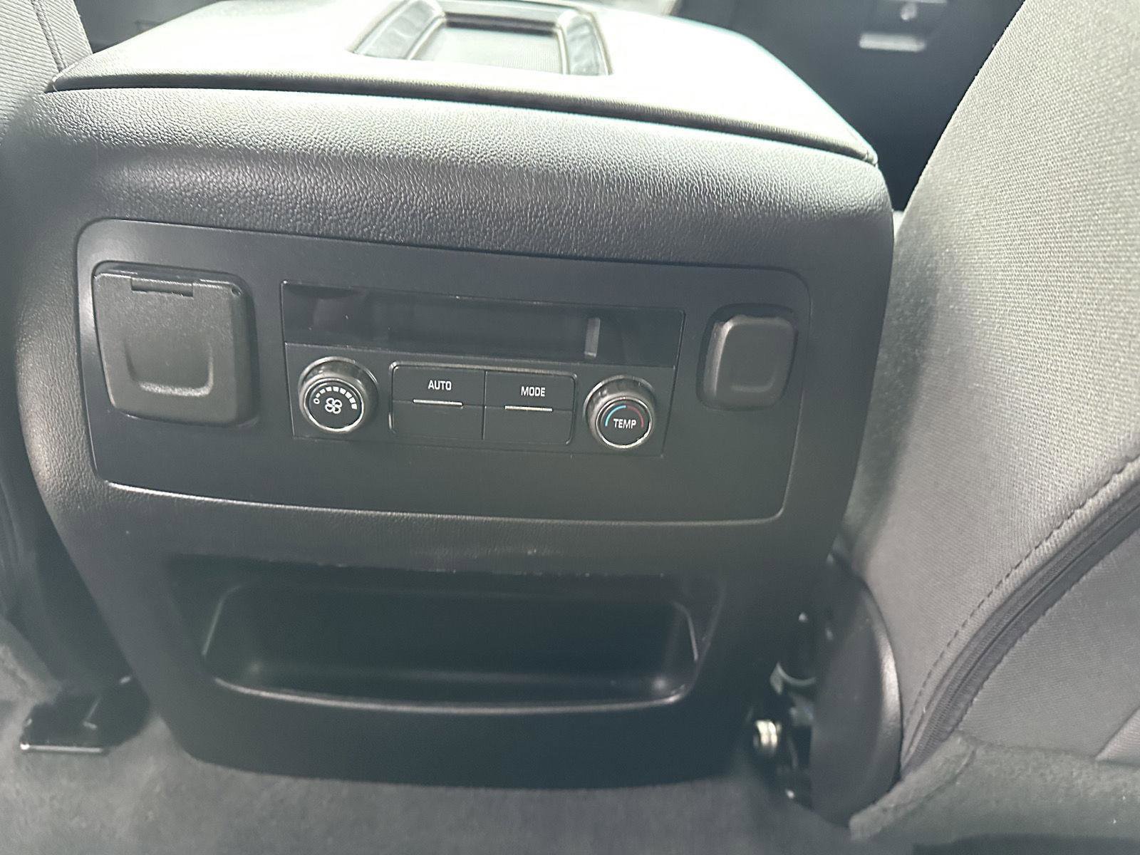 Used 2020 GMC Yukon SLE w/ SLE Value Package image 17