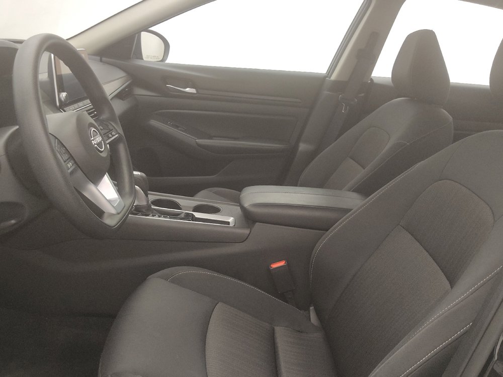 Used 2025 Nissan Altima 2.5 SV FWD image 17
