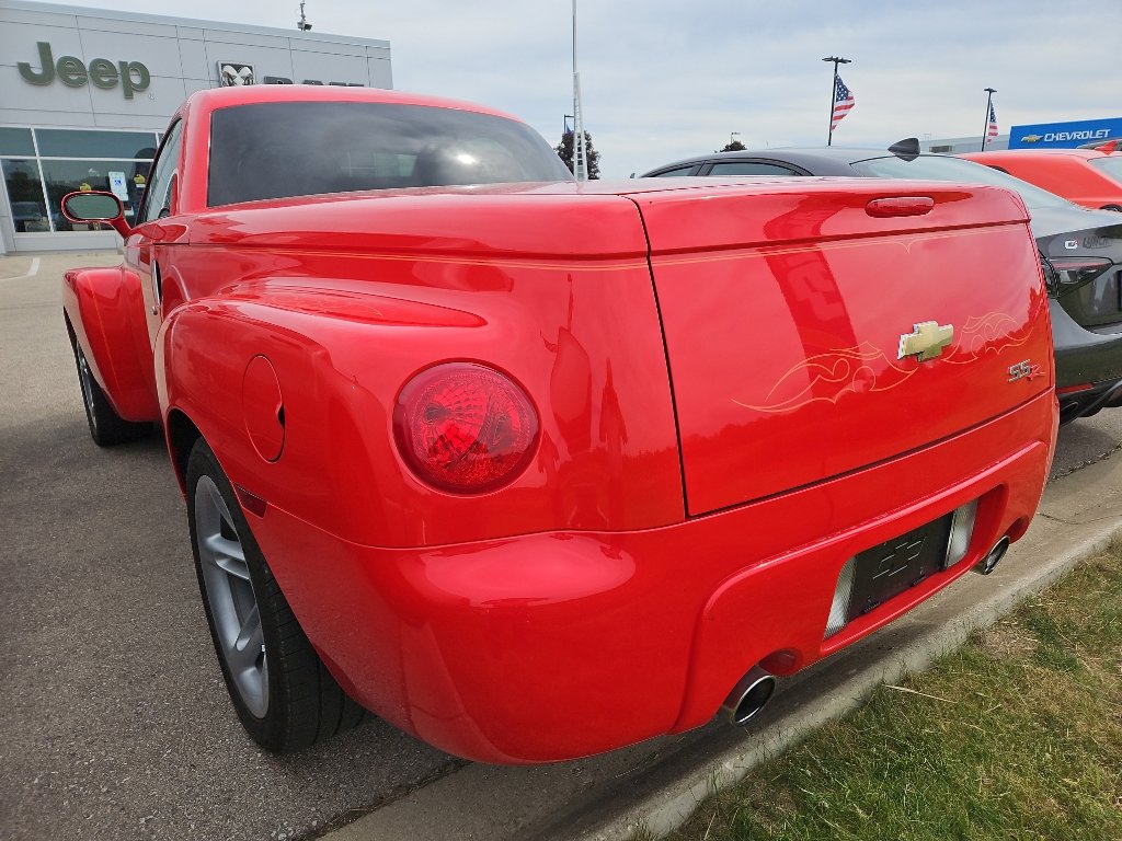 Used 2004 Chevrolet SSR w/ Preferred Equipment Group RWD image 5