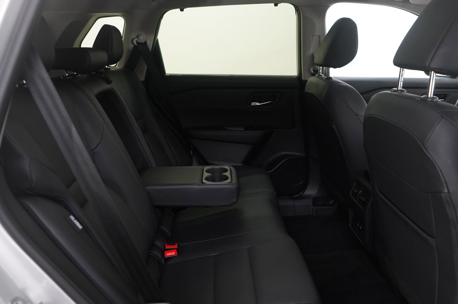 Used 2024 Nissan Rogue SV w/ SV Premium Package image 12