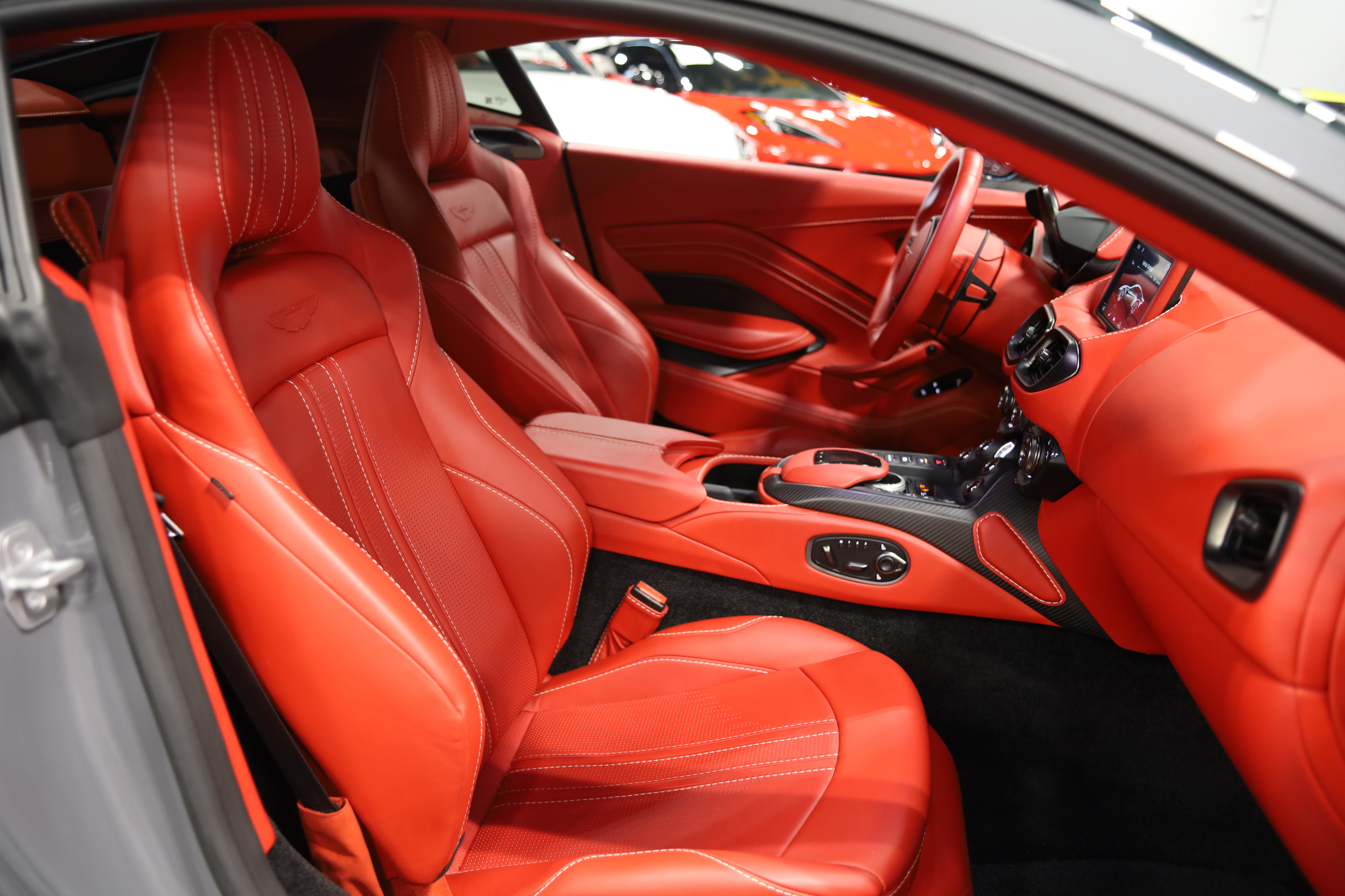 Used 2019 Aston Martin V8 Vantage Coupe RWD image 31