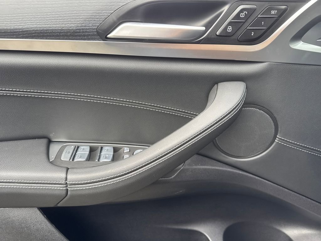 Used 2025 BMW X4 xDrive30i w/ Premium Package image 14