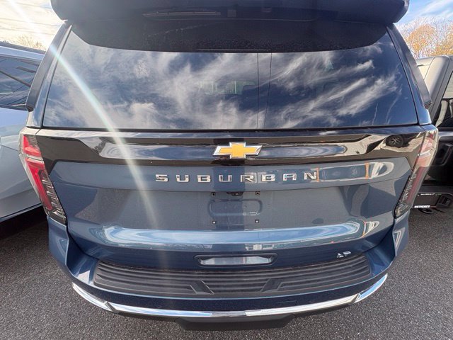 Used 2025 Chevrolet Suburban LT AWD/4WD image 11