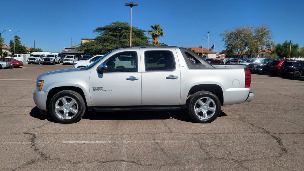 Used 2011 Chevrolet Avalanche LT w/ Texas Edition image 5