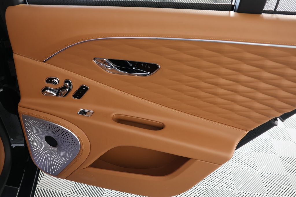 Used 2021 Bentley Flying Spur W12 w/ First Edition Specification AWD/4WD image 28