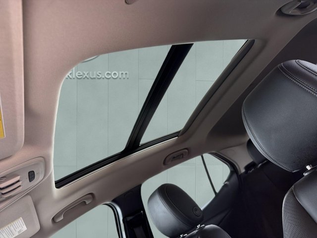 Used 2022 Buick Encore GX Essence w/ Experience Buick Package FWD image 22