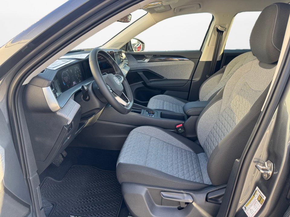 Used 2025 Volkswagen Tiguan S w/ 18" Wheel Package image 11