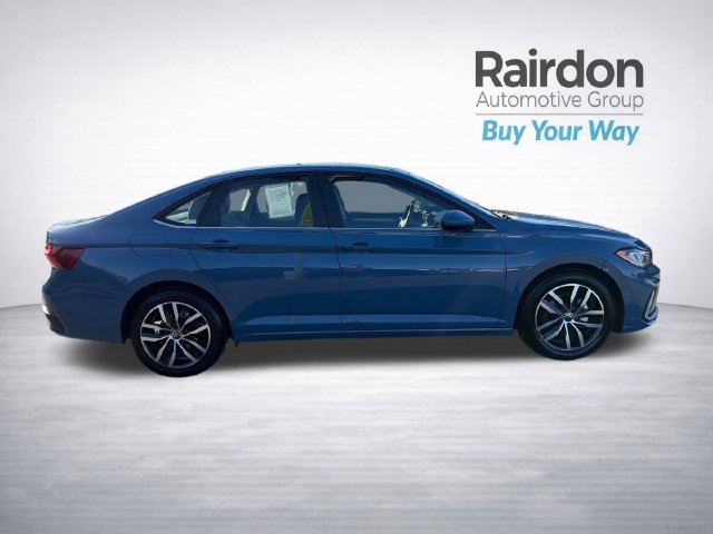 Used 2025 Volkswagen Jetta SE FWD image 8