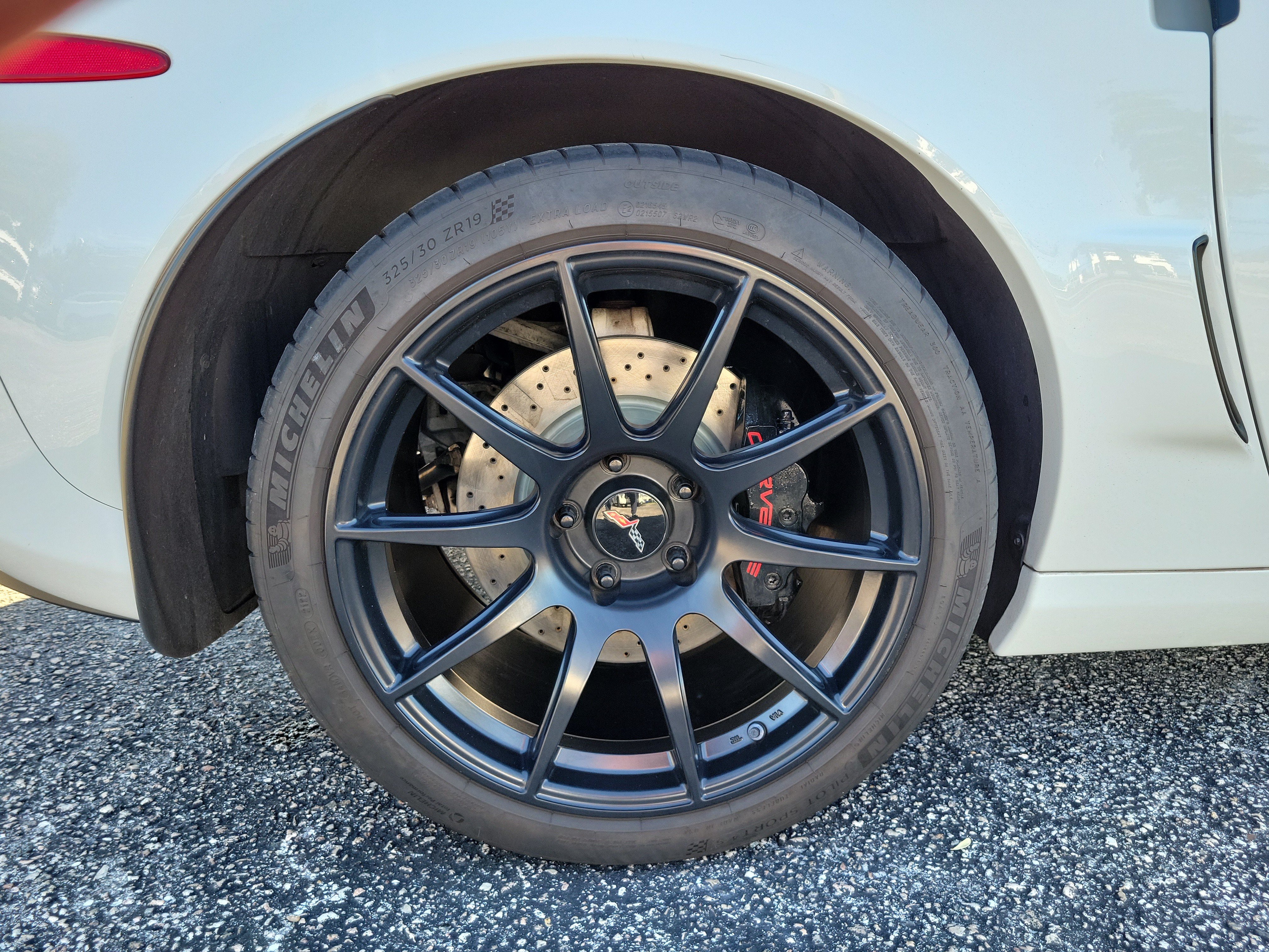 Used 2011 Chevrolet Corvette Grand Sport w/ Preferred Equipment Group RWD image 9