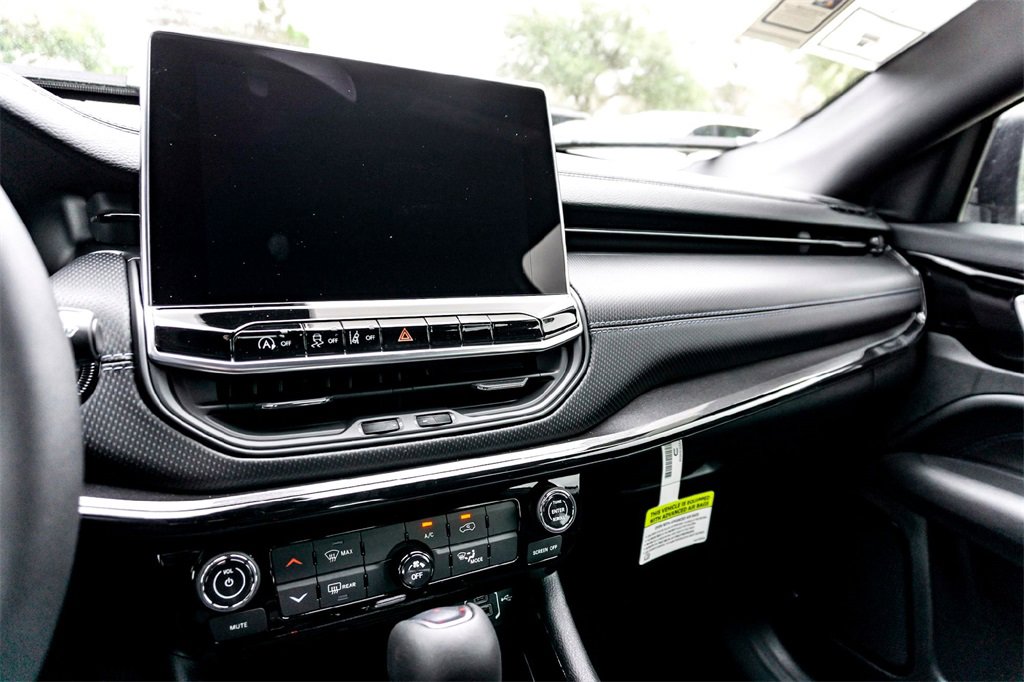 New 2026 Jeep Compass Latitude image 16