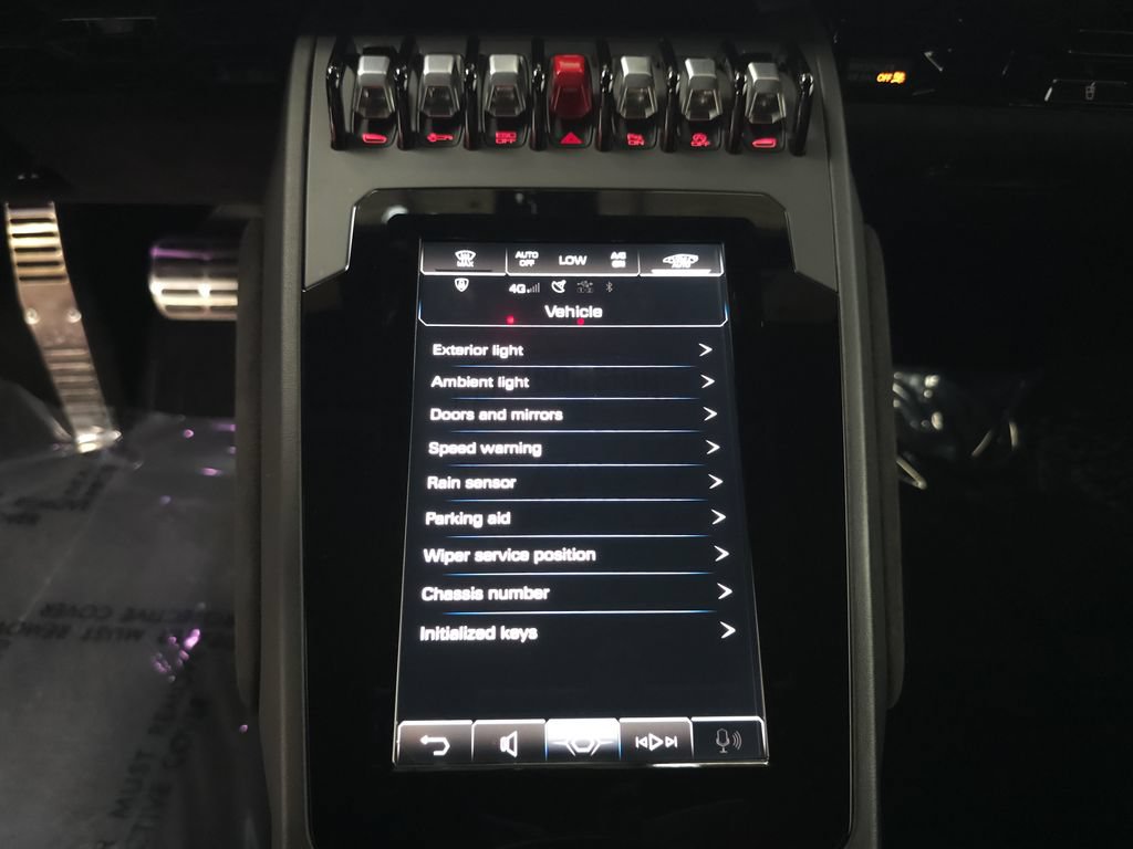 Used 2022 Lamborghini Huracan EVO RWD image 28