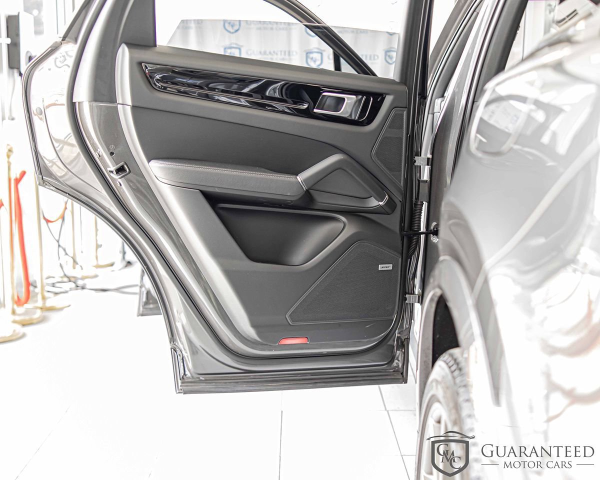 Used 2020 Porsche Cayenne E-Hybrid AWD/4WD image 39